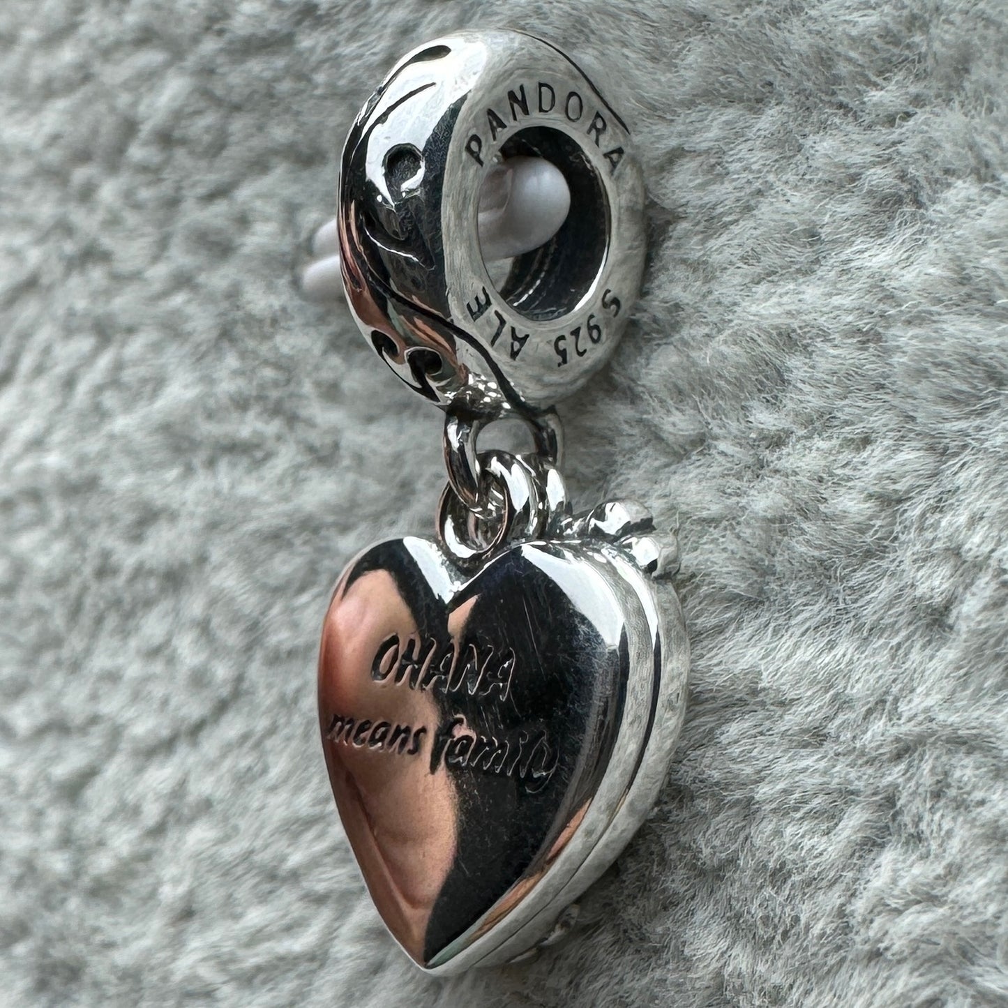 Charm Colgante Doble Lilo Y Stitch Disney Parks Pandora Vista Del Costado