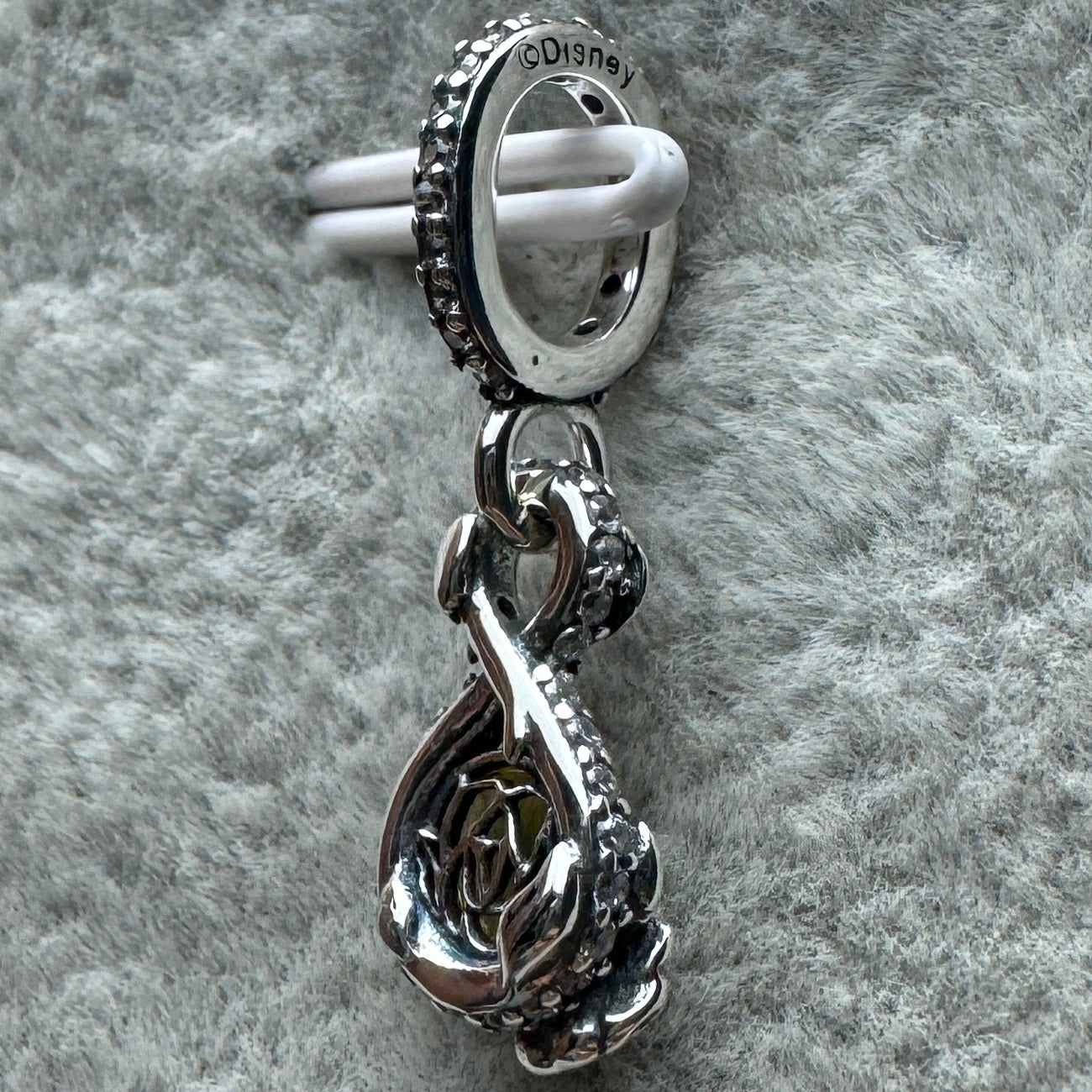 Charm Colgante Infinito Y Rosa Princesa Bella Y Bestia Disney Pandora Vista Del Costado