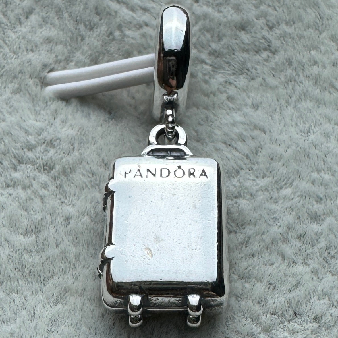 Charm Colgante Maleta De Viaje Que Se Puede Abrir Pandora Vista Desde Atrás