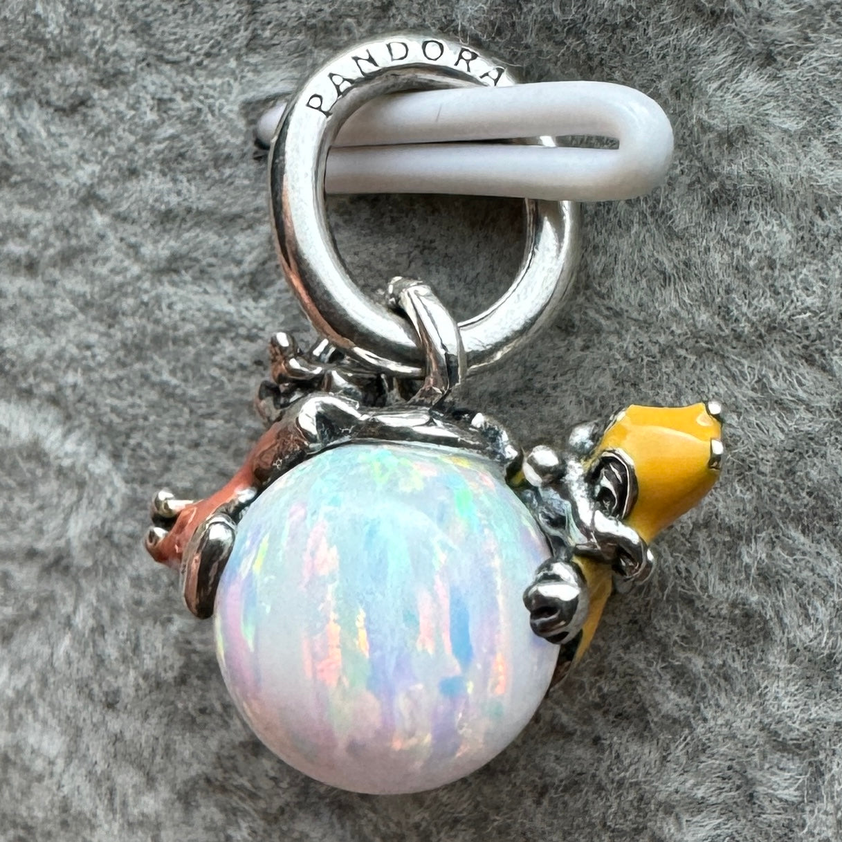 Charm Colgante Opalescente Ardillas Chip Y Dale (Chip Y Chop) Disney Pandora Vista Lateral