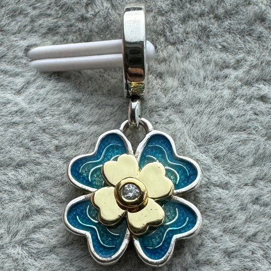 Charm Colgante Trébol De Cuatro Hojas Club 2025 Pandora Vista Frontal