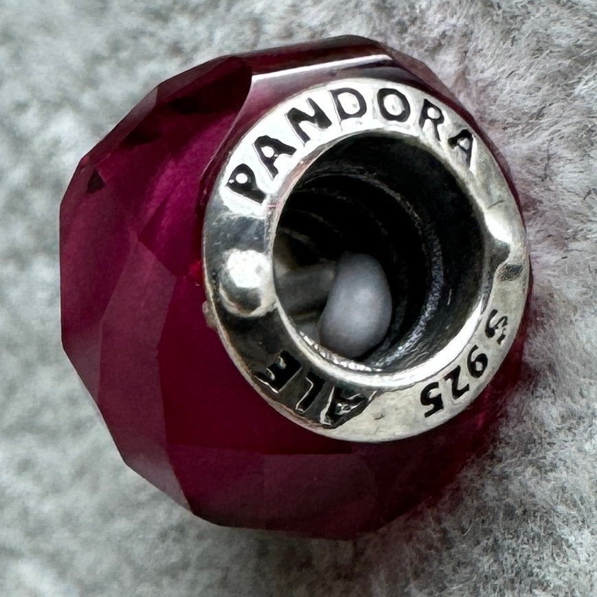 Charm Corazón De Cristal De Murano Rosa Pandora Vista Lateral