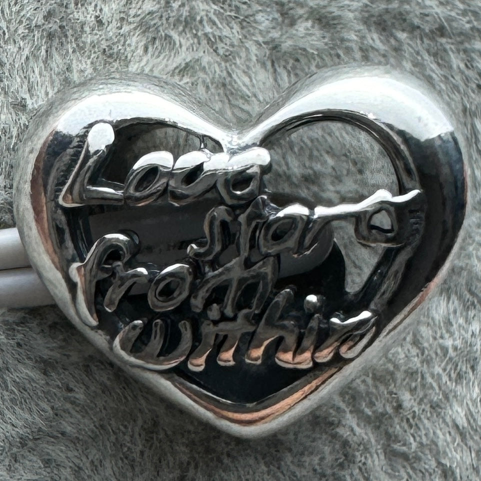 Charm Corazón El Amor Comienza Desde Dentro (Love Starts From Within) Pandora Vista Desde Atrás