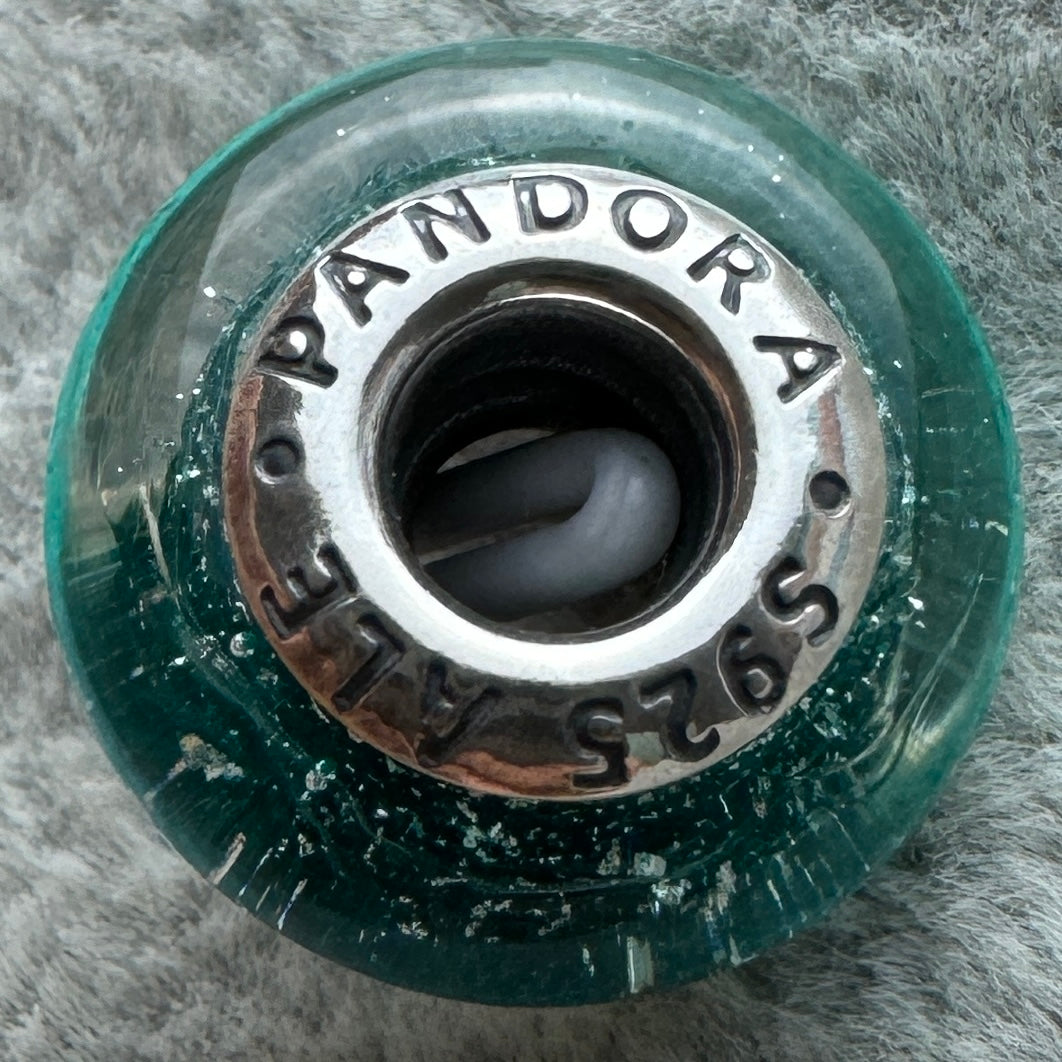 Charm De Cristal De Murano Verde Princesa Ariel Sirenita Disney Pandora Vista Del Costado