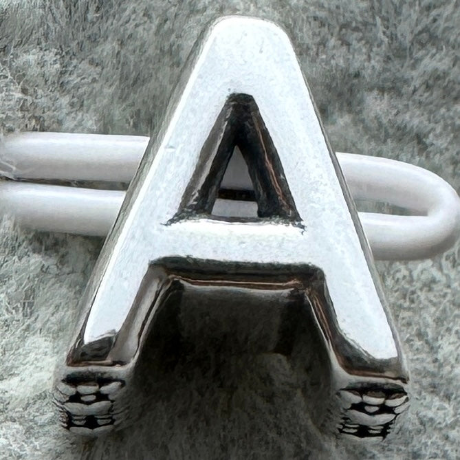 Charm Letra A Pandora Vista Frontal