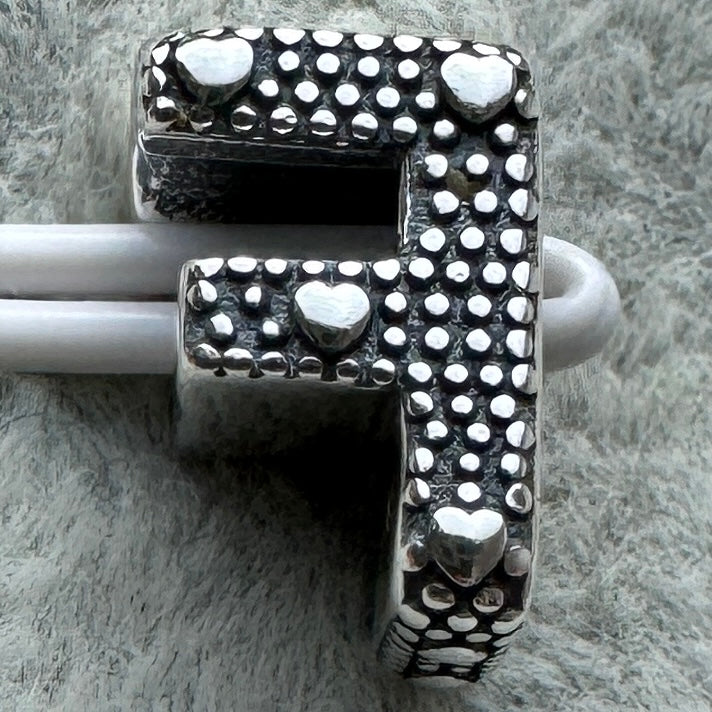 Charm Letra F Pandora Vista Desde Atrás