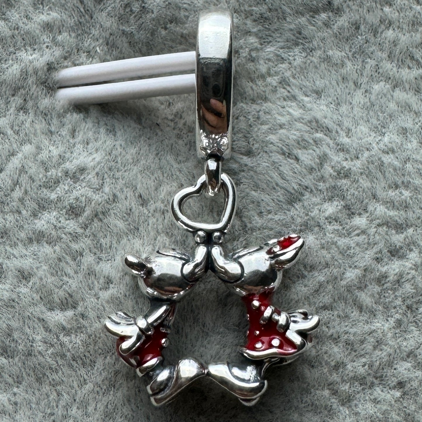 Charm Mickey Y Minnie Beso Disney Pandora Vista Desde Atrás