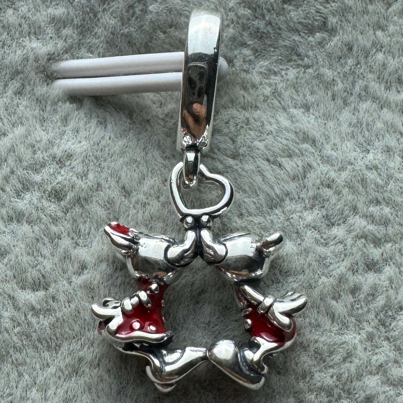 Charm Mickey Y Minnie Beso Disney Pandora Vista Frontal