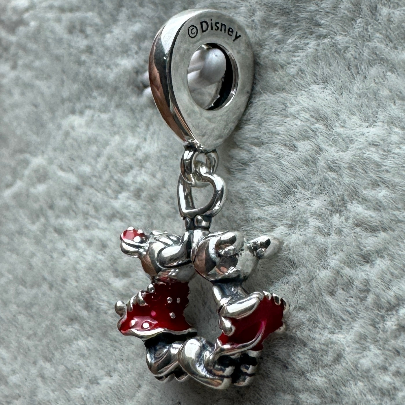 Charm Mickey Y Minnie Beso Disney Pandora Vista Lateral