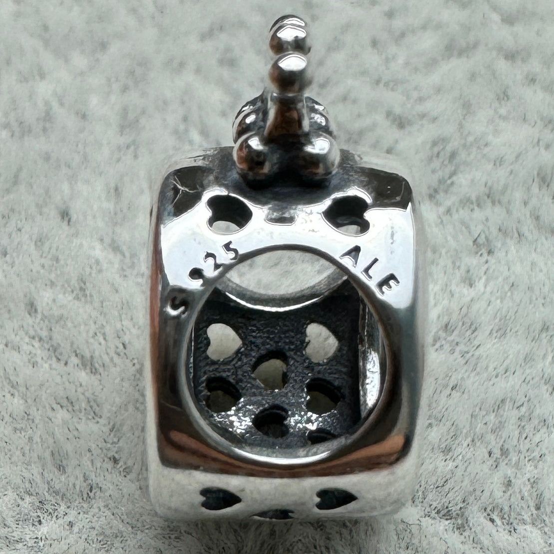 Charm Redondo Corona O Sencilla Pandora Vista Lateral