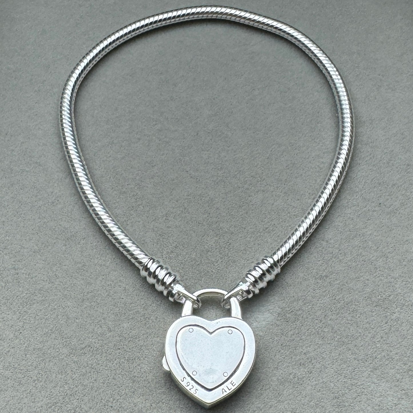 Brazalete Flexible Candado Rosa