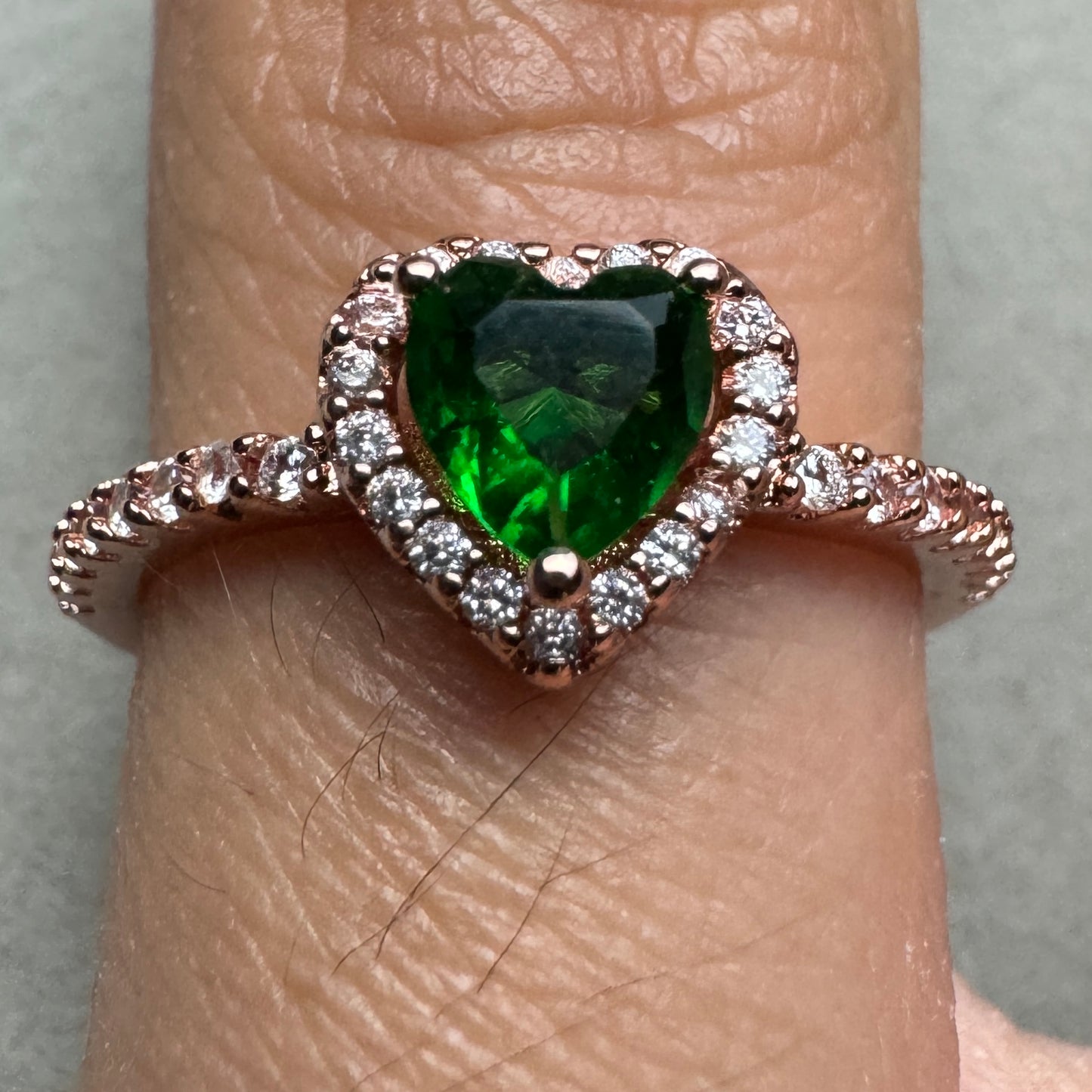 Anillo Corazón Nivelado Brillante Verde Baño Rosa Talla