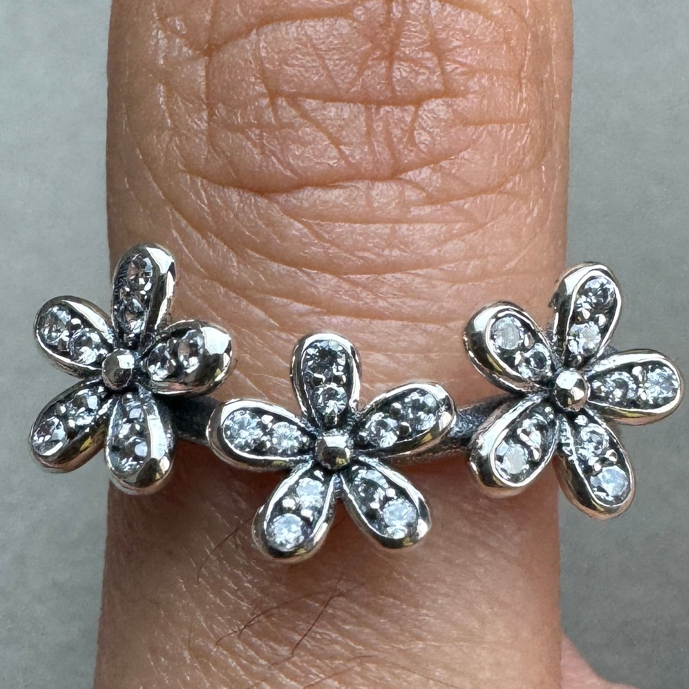 Anillo 3 Flores Brillantes