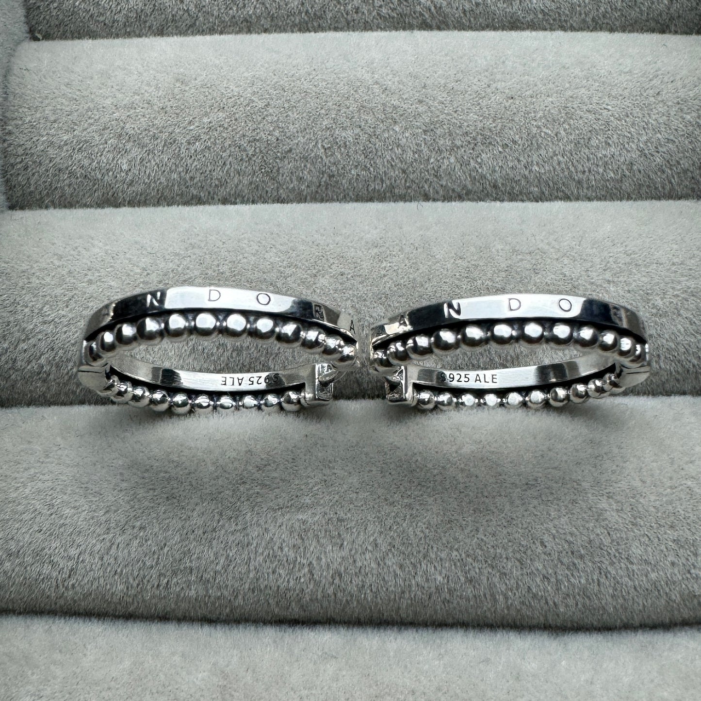 Aretes Bolitas Y Logotipo