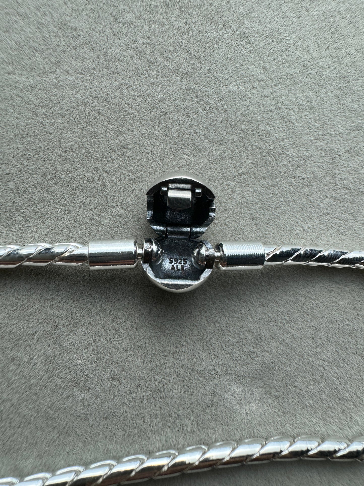 Brazalete Flexible Entrelazado
