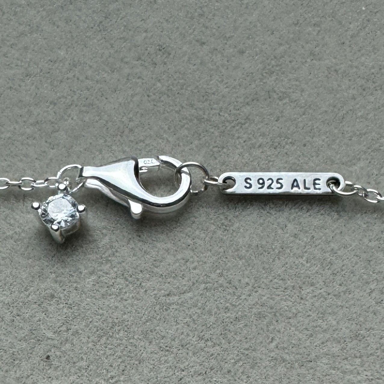 Collar Corazón Elevado Brillante Negro 45 cm (Ajustable A 40 cm)