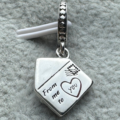 Charm Colgante Sobre De Flor De Pensamiento
