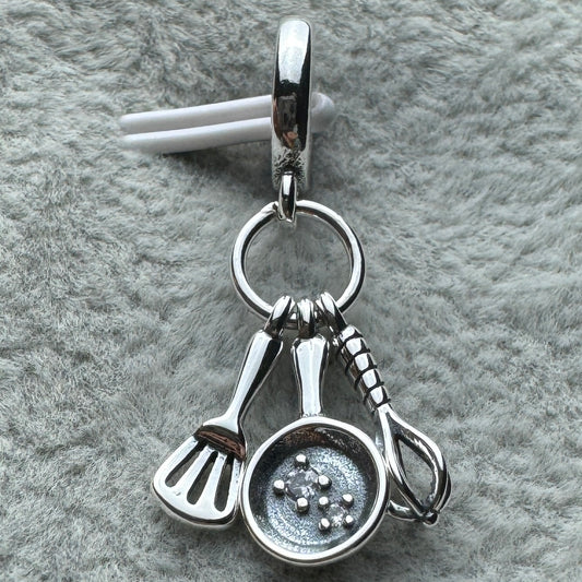 Charm Colgante Triple Chef Espatula, Sartén Y Batidor