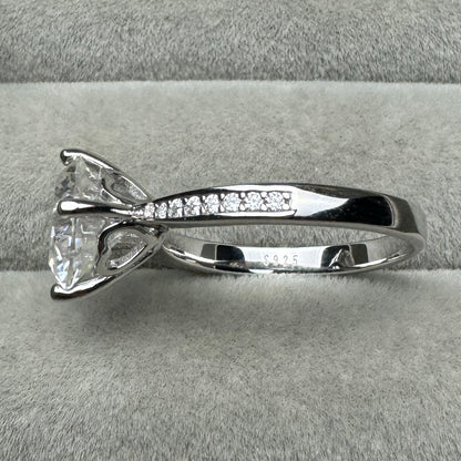 Anillo Círculo Brillante Frontal Moissanita