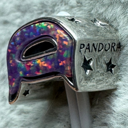 Charm Letra D Opalescente Disney Parks