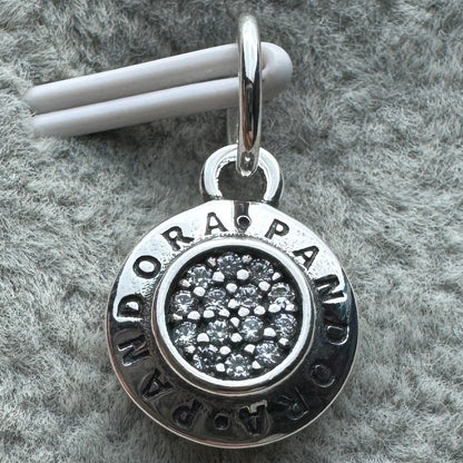Charm Colgante Logotipo Redondo Brillante