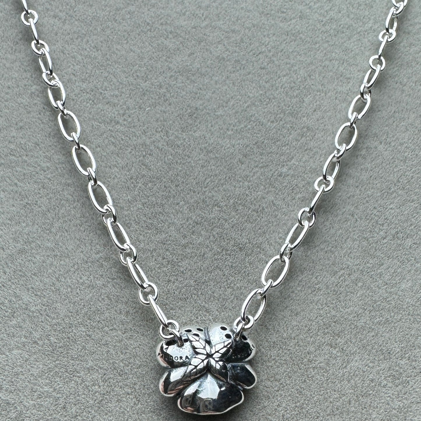 Collar Flor Pensamiento Azul Brillante Mini Eslabones 50 cm (Ajustable Al Largo Deseado)