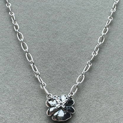 Collar Flor Pensamiento Azul Brillante Mini Eslabones 50 cm (Ajustable Al Largo Deseado)