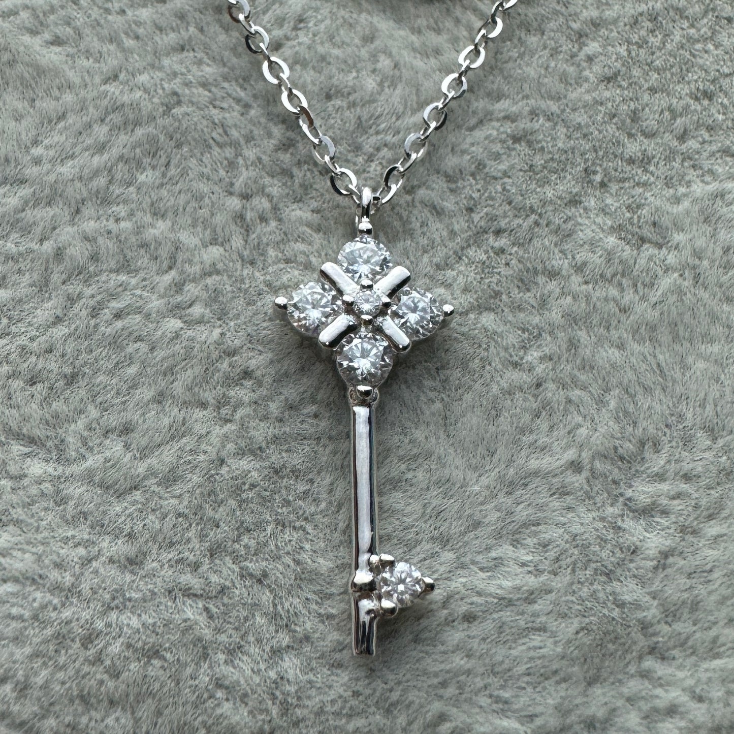 Collar Llave Imperial Moissanita