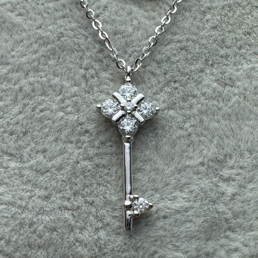 Collar Llave Imperial Moissanita