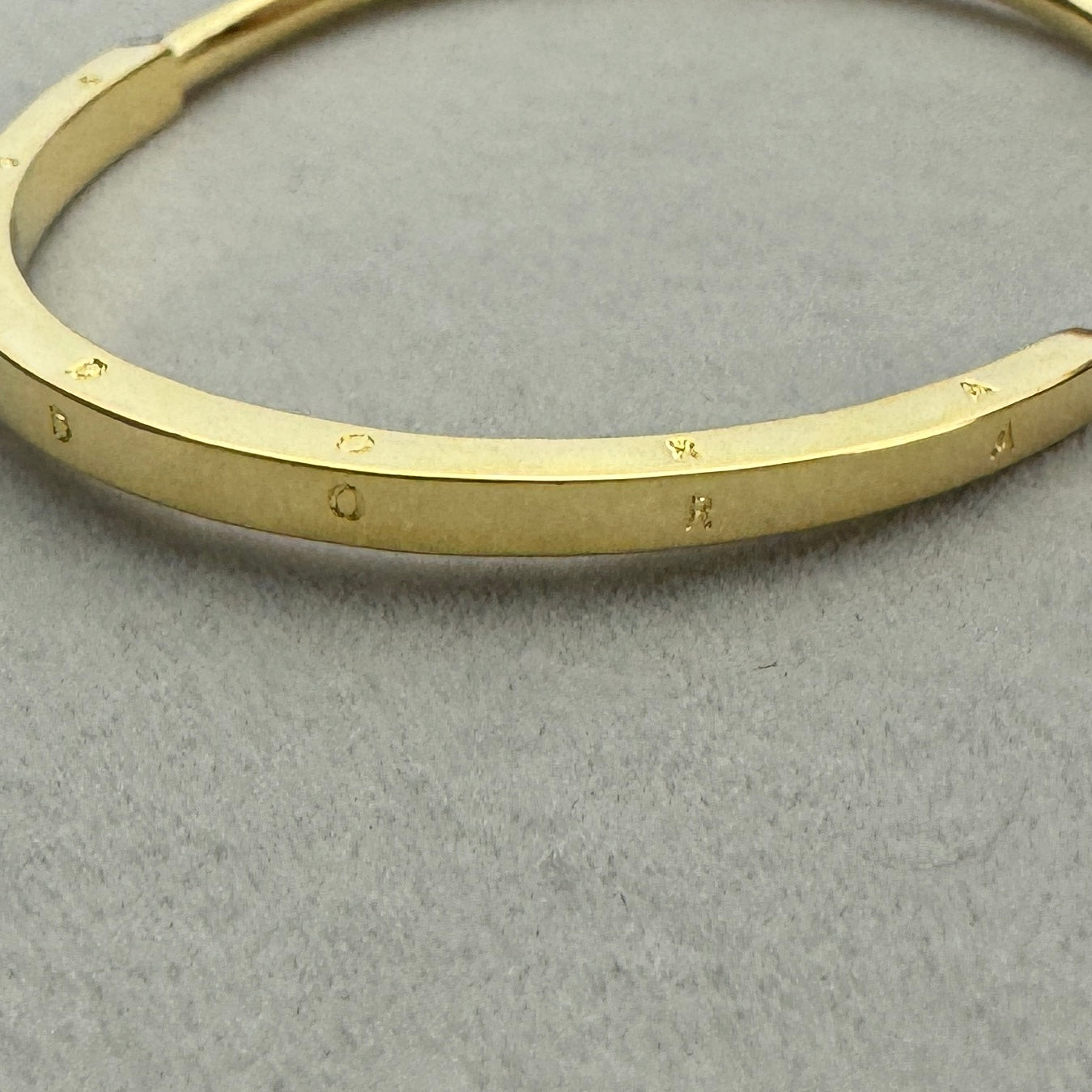 Brazalete Signature Baño Oro