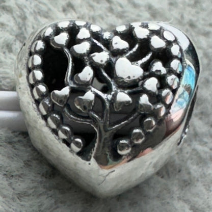 Charm Corazón Árbol Familiar (Love Makes A Family)