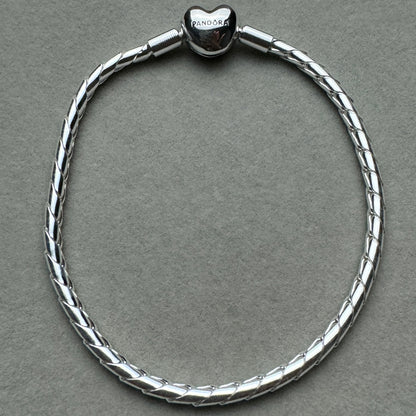 Brazalete Flexible Entrelazado Broche Corazón