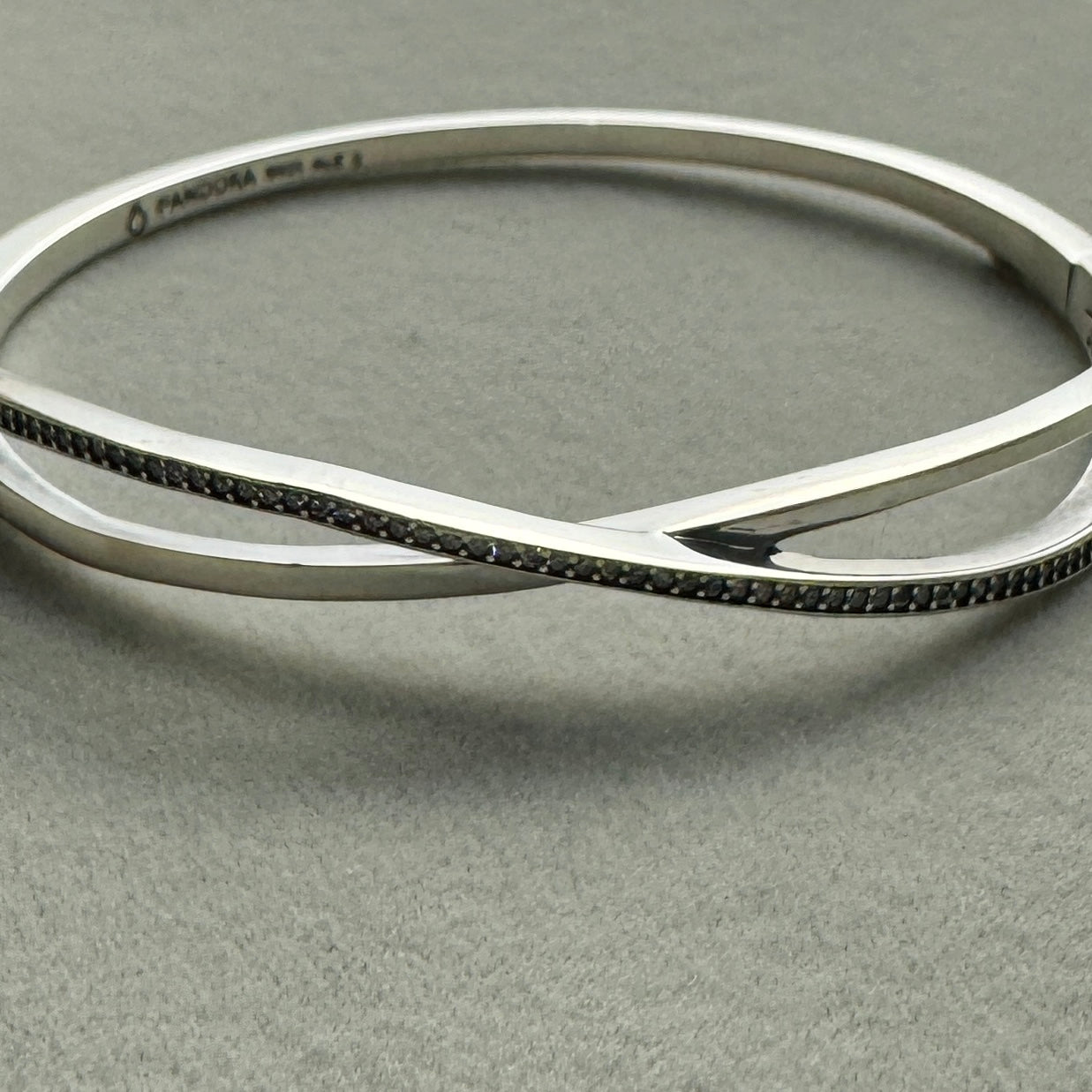 Brazalete Rígido Entrelazado