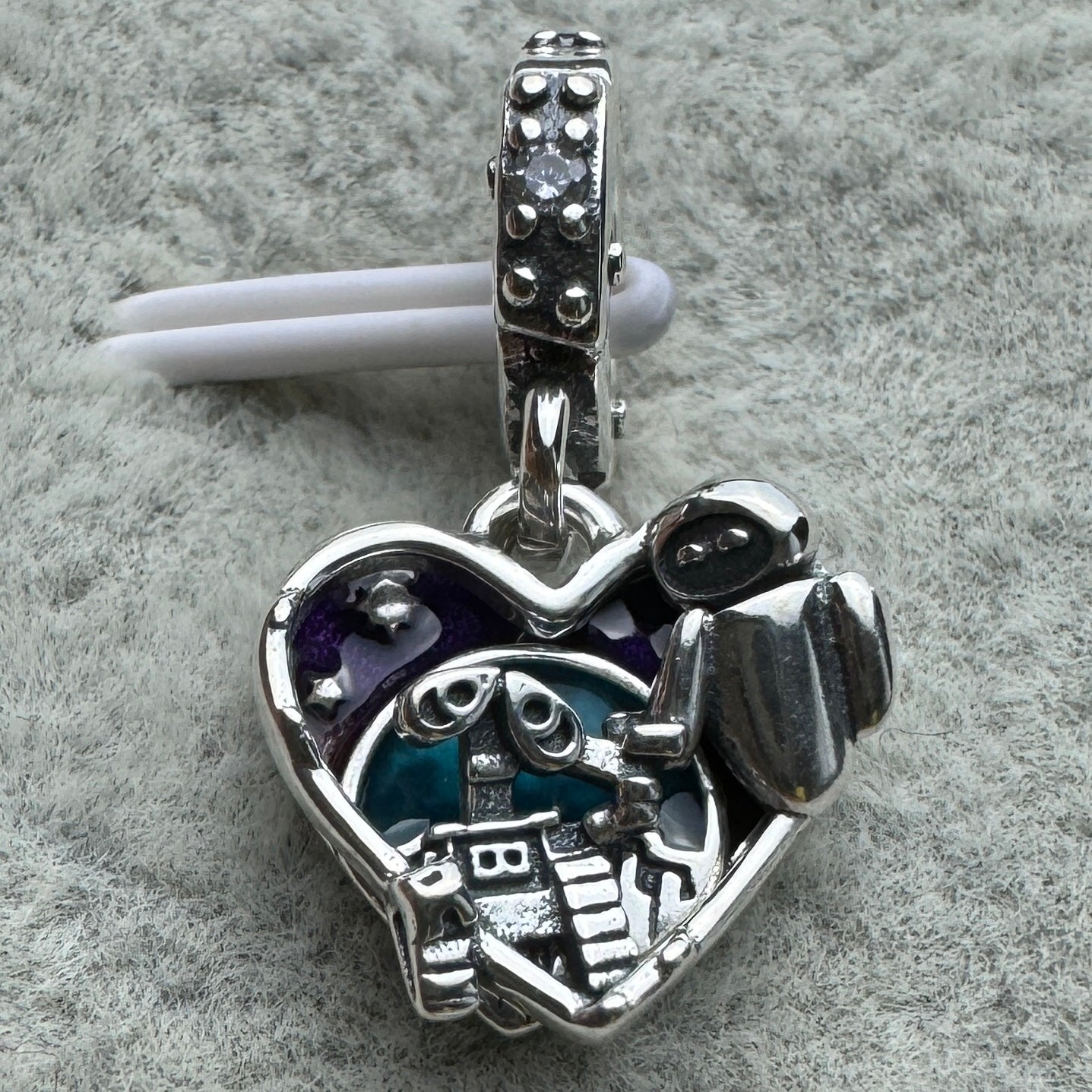 Charm Colgante Wall-E y Eva Que Brilla En La Oscuridad