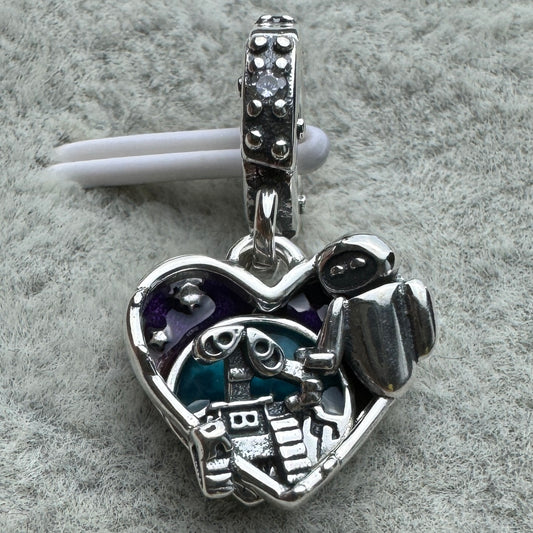 Charm Colgante Wall-E y Eva Que Brilla En La Oscuridad