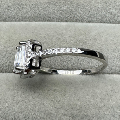 Anillo Rectángulo Corte Esmeralda Moissanita