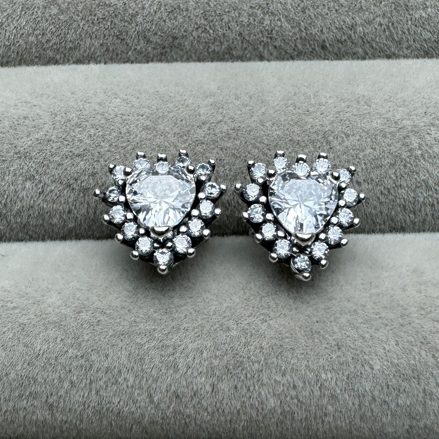 Aretes De Botón Corazón Halo Brillante