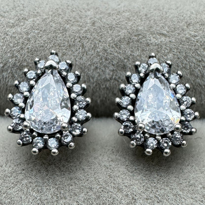 Aretes De Botón Halo Pera Brillante