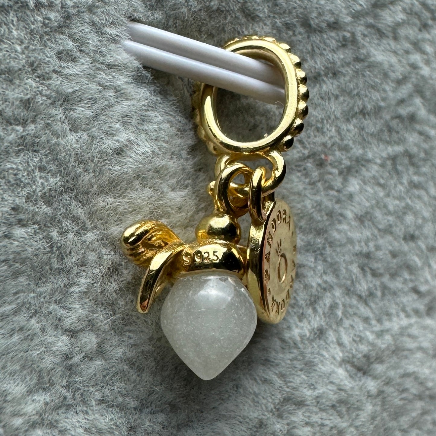 Charm Colgante Luciérnaga Que Brilla En La Oscuridad Dorada