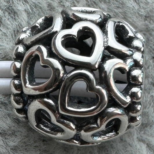 Charm Redondo Corazones