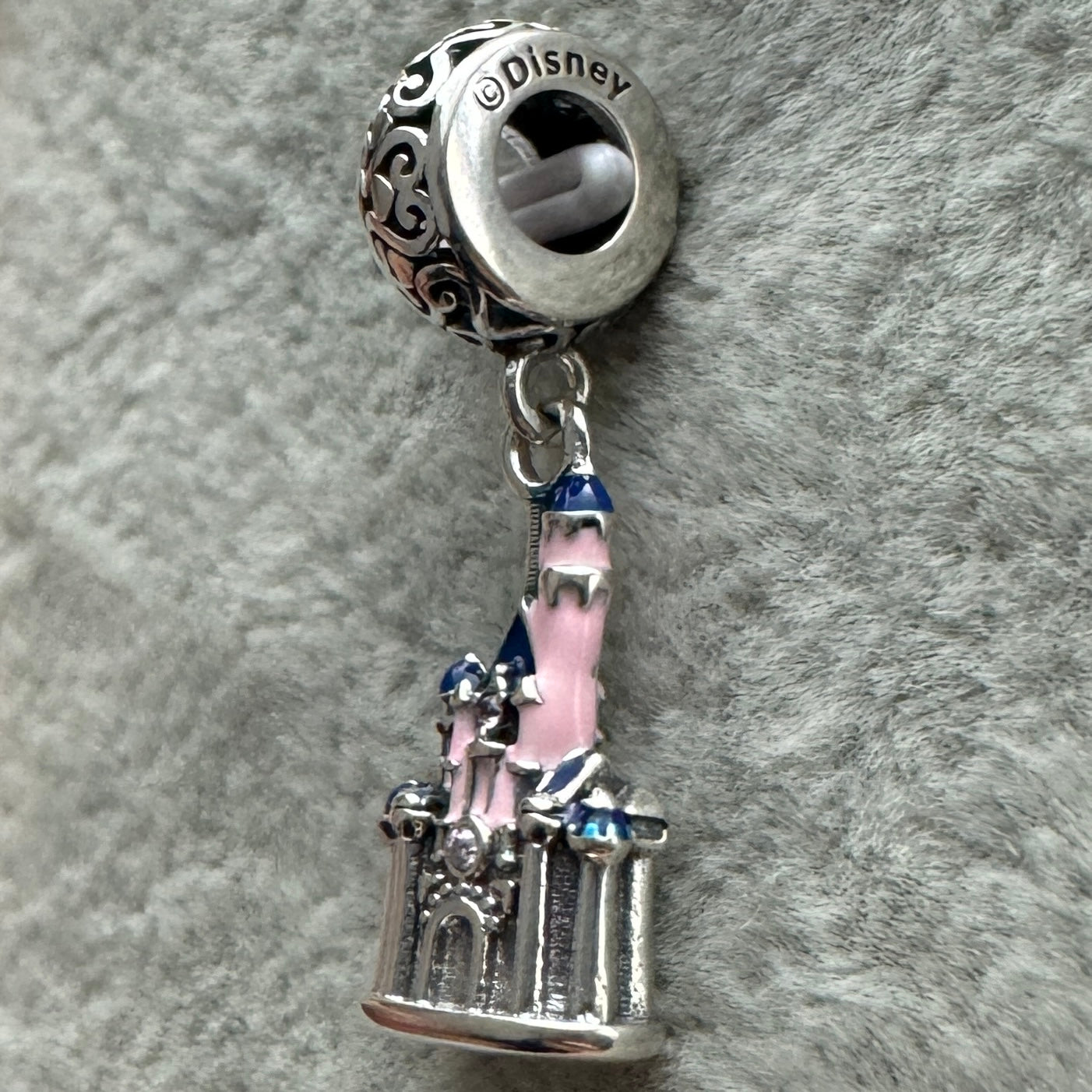 Charm Castillo Bella Durmiente Disney Parks