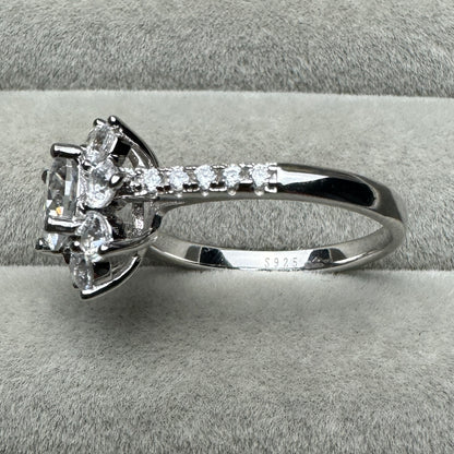 Anillo Flor 8 Lados Moissanita