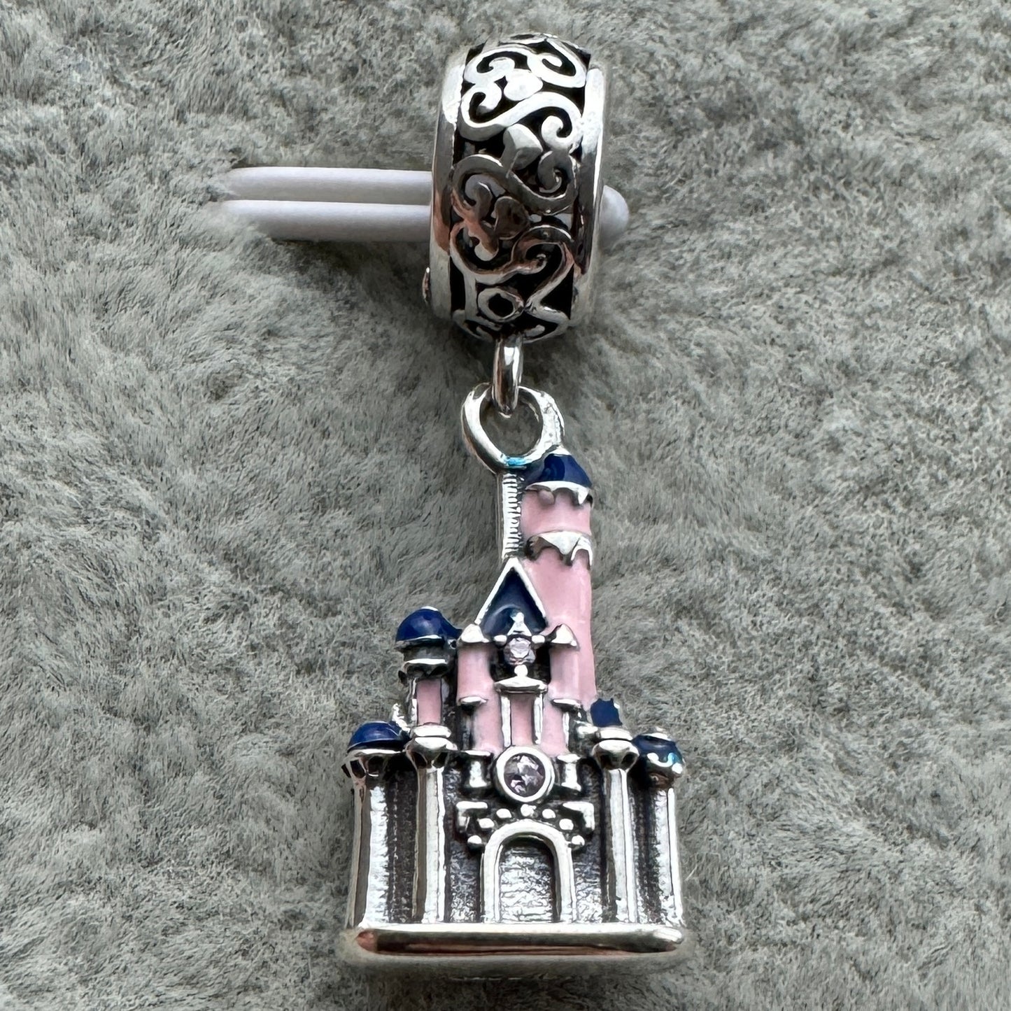Charm Castillo Bella Durmiente Disney Parks