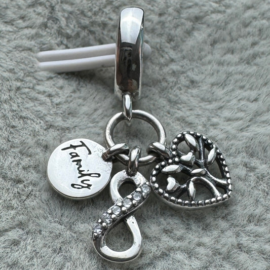 Charm Colgante Triple De La Familia (Árbol, Infinito E Insignia Familia)