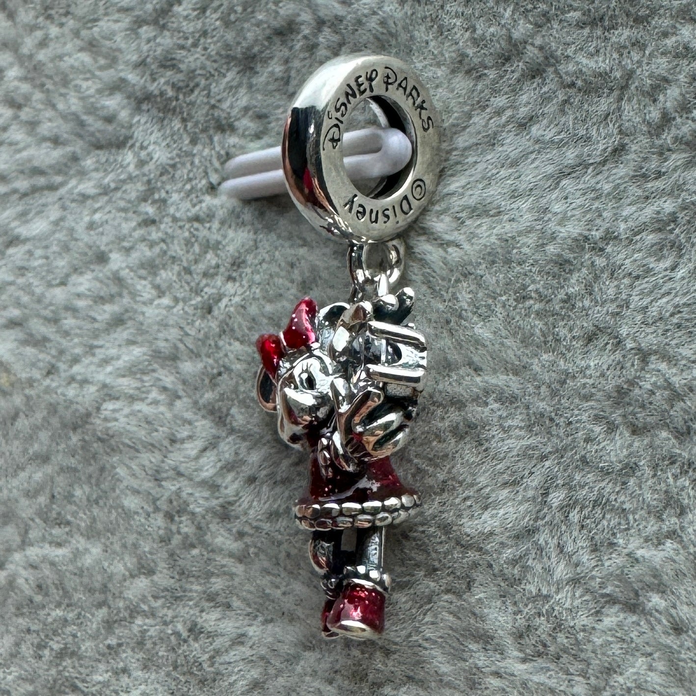 Charm Minnie Roja Brillante Disney