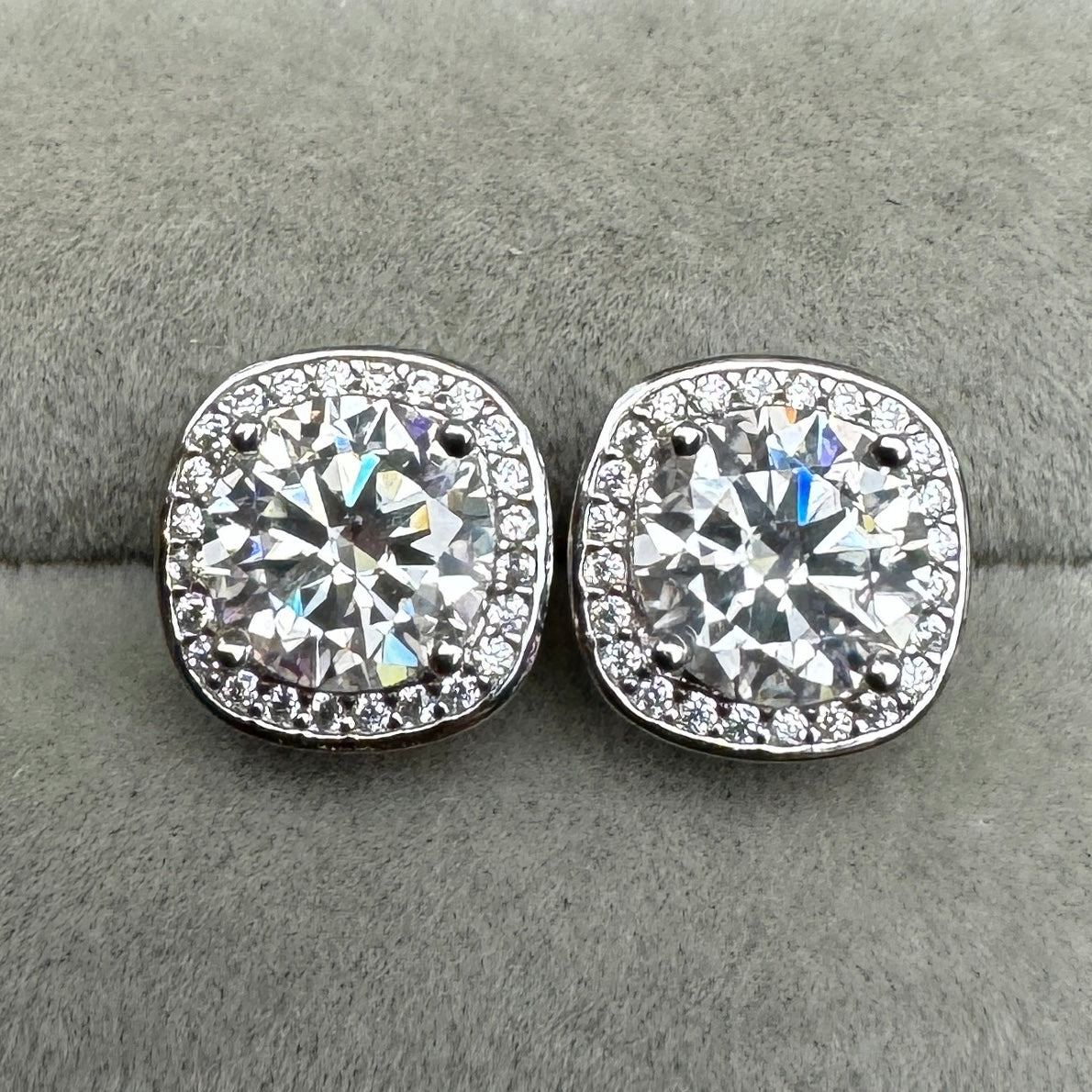 Aretes Círculo Contorno Moissanita