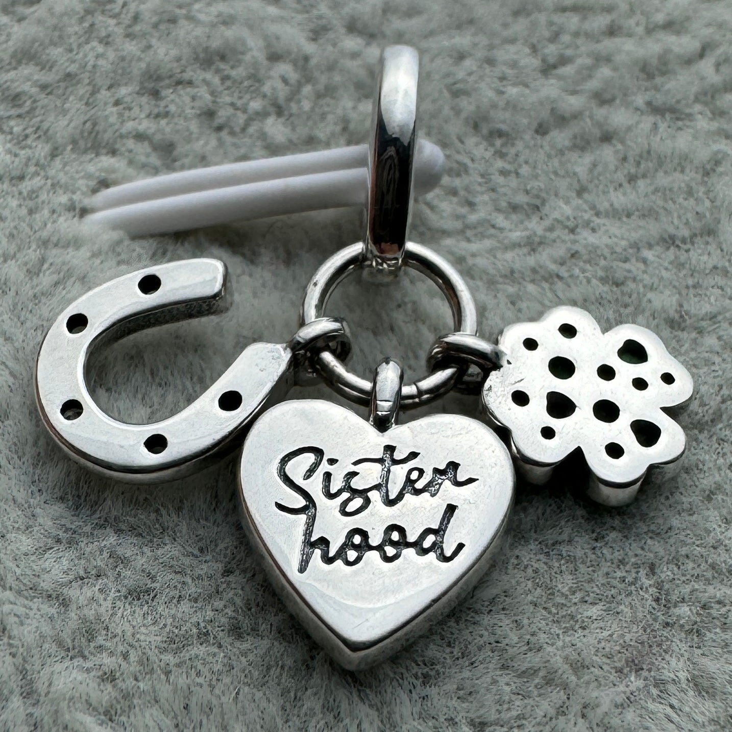 Charm Colgante Triple Trébol De Cuatro Hojas, Corazón Opalescente Y Herradura