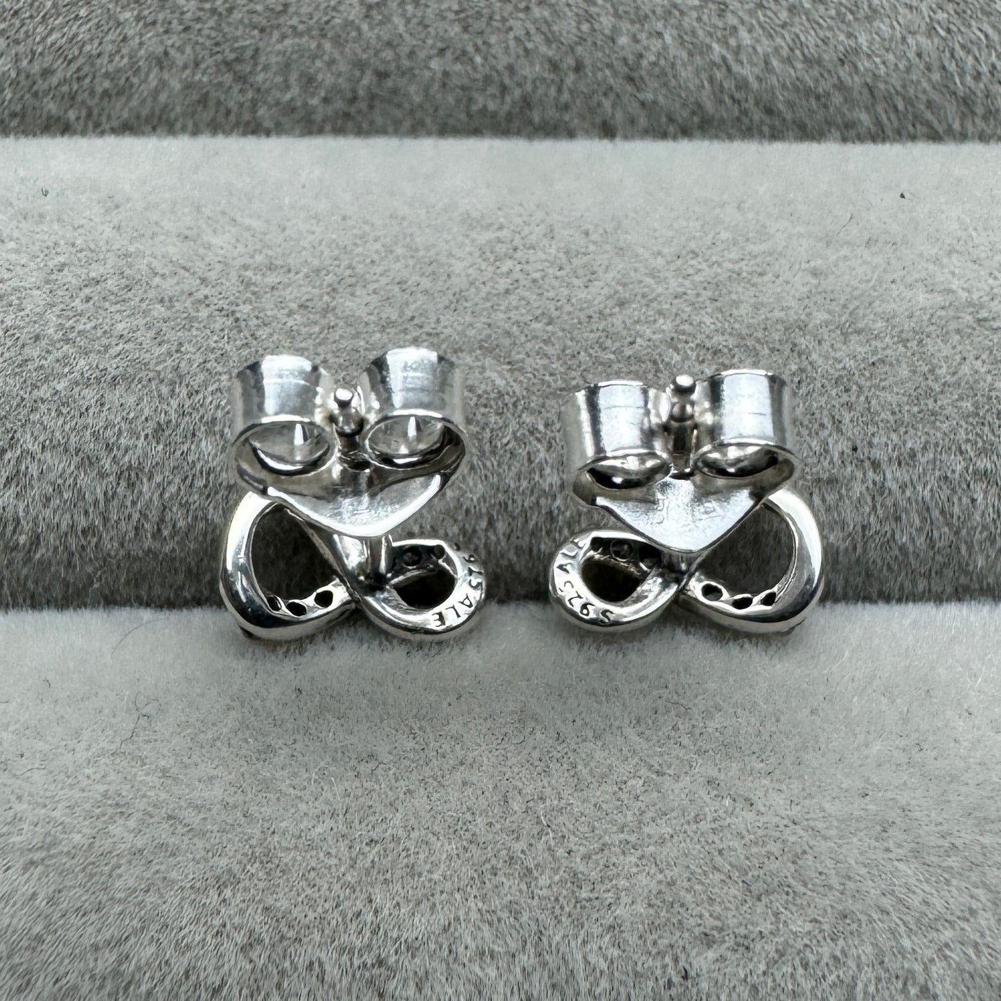 Aretes De Botón Infinito Reluciente