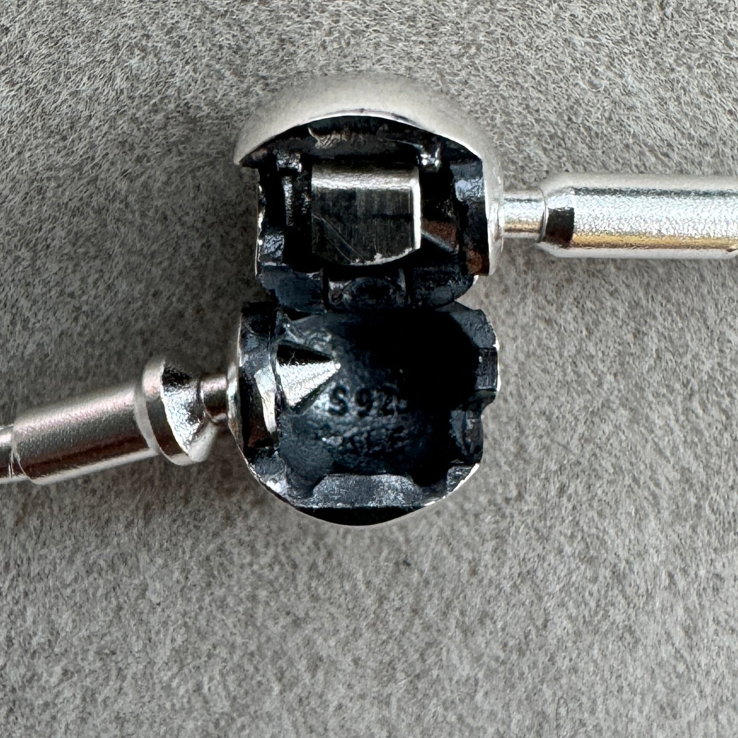 Brazalete Delgado Broche Redondo