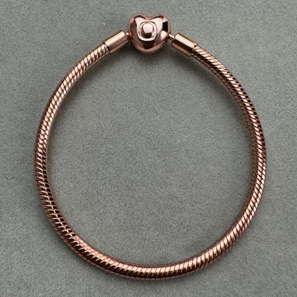 Brazalete Flexible Cierre Corazón Baño Rosa